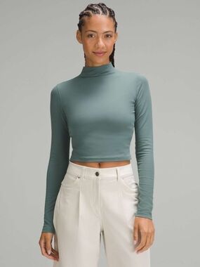 Long Sleeve Mock Neck Crop Top in Green